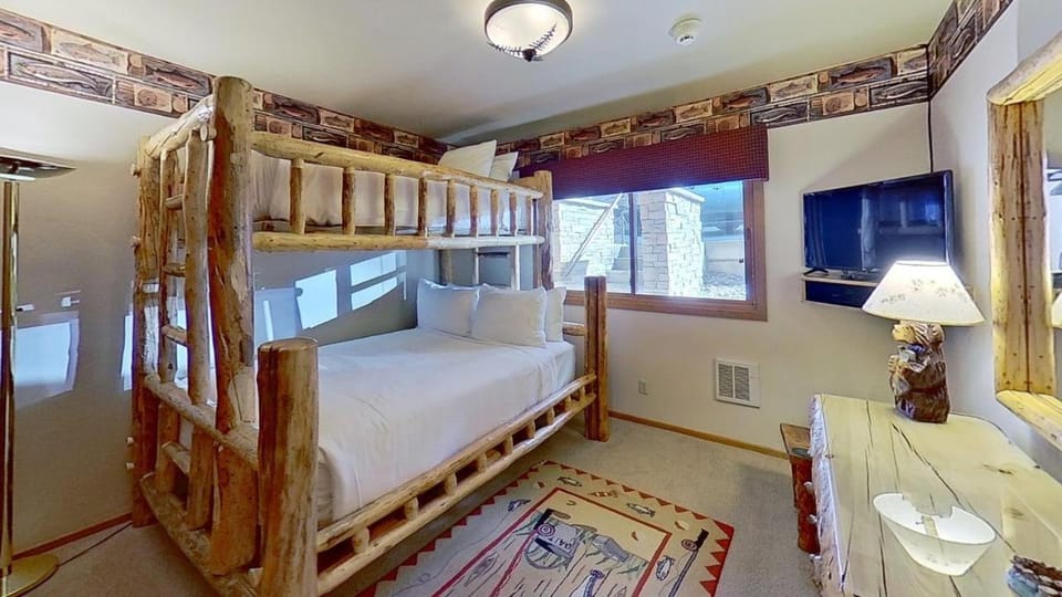 Crestwood 1117 Deluxe 2 Bedroom House in Snowmass Village
