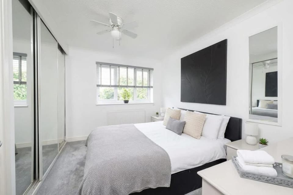Comfortable 2 Bedroom Home with Parking in Taunton House in Taunton