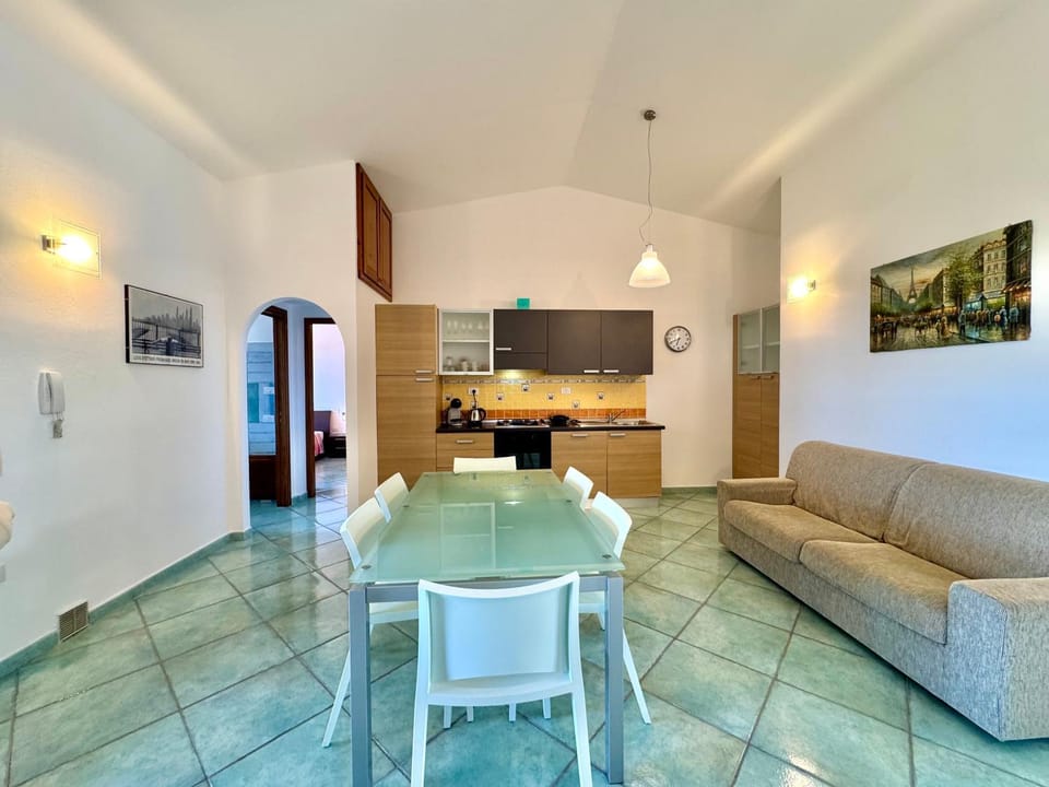 TV and multimedia, Kitchen or kitchenette, Living room, Seating area, Dining area, oven