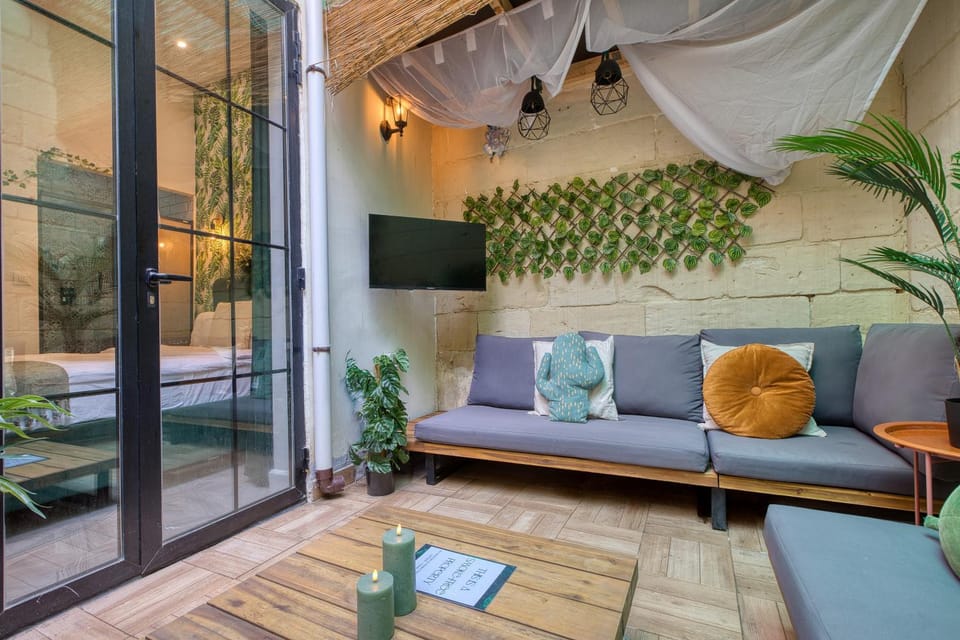 Balcony/Terrace, Balcony/Terrace