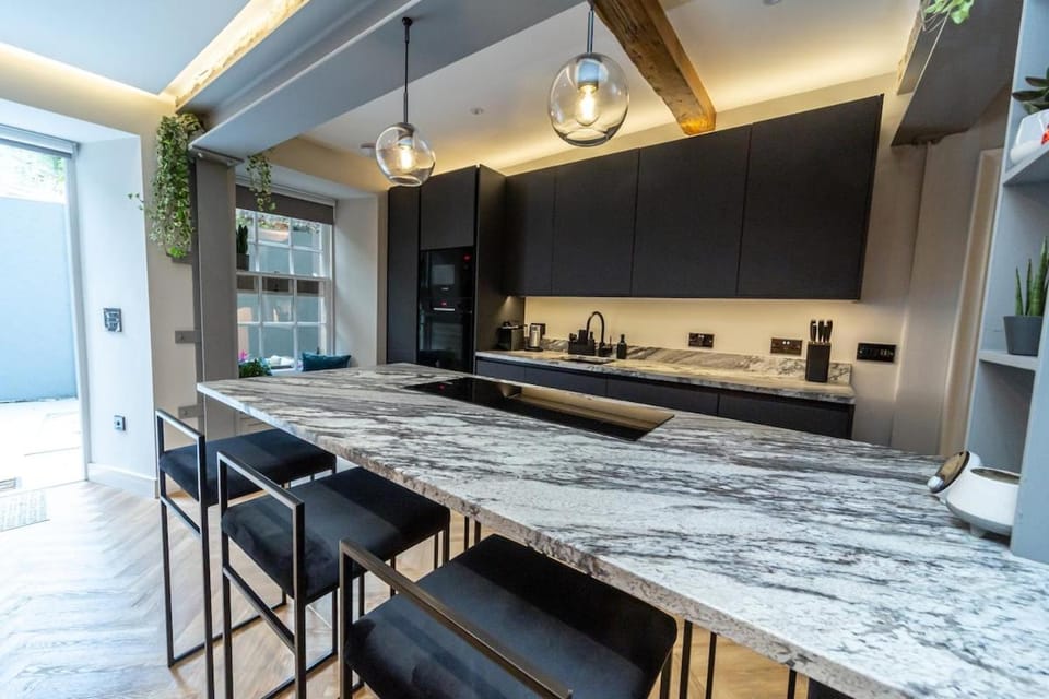 Canon Cave Apartment in Edinburgh