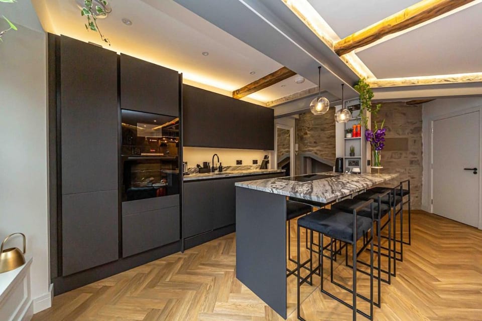 Canon Cave Apartment in Edinburgh