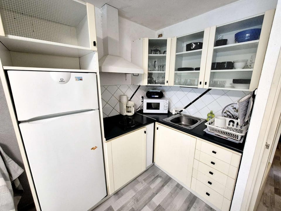 Kitchen or kitchenette, pet friendly, stove