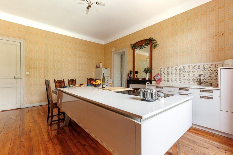 Kitchen or kitchenette, Living room