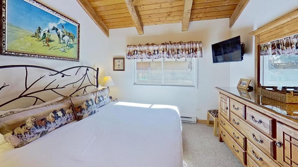 Crestwood 1212 Deluxe 2 Bedroom plus Loft House in Snowmass Village