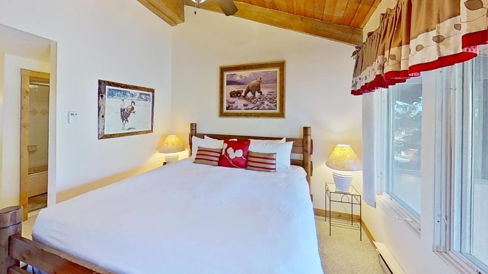 Crestwood 1212 Deluxe 2 Bedroom plus Loft House in Snowmass Village