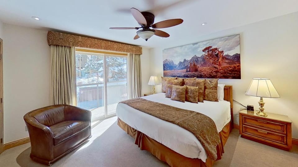 Crestwood 1202 Deluxe 3 Bedroom House in Snowmass Village