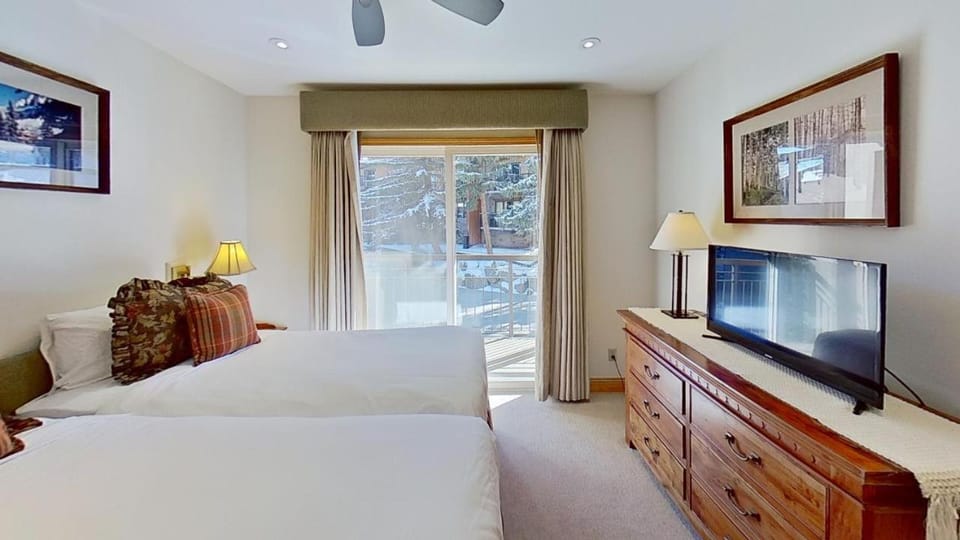 Crestwood 1202 Deluxe 3 Bedroom House in Snowmass Village