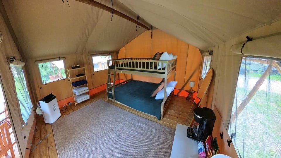 Your Peaceful and Cozy Lakeside Glamping Hideaway Luxury tent in Lake Livingston