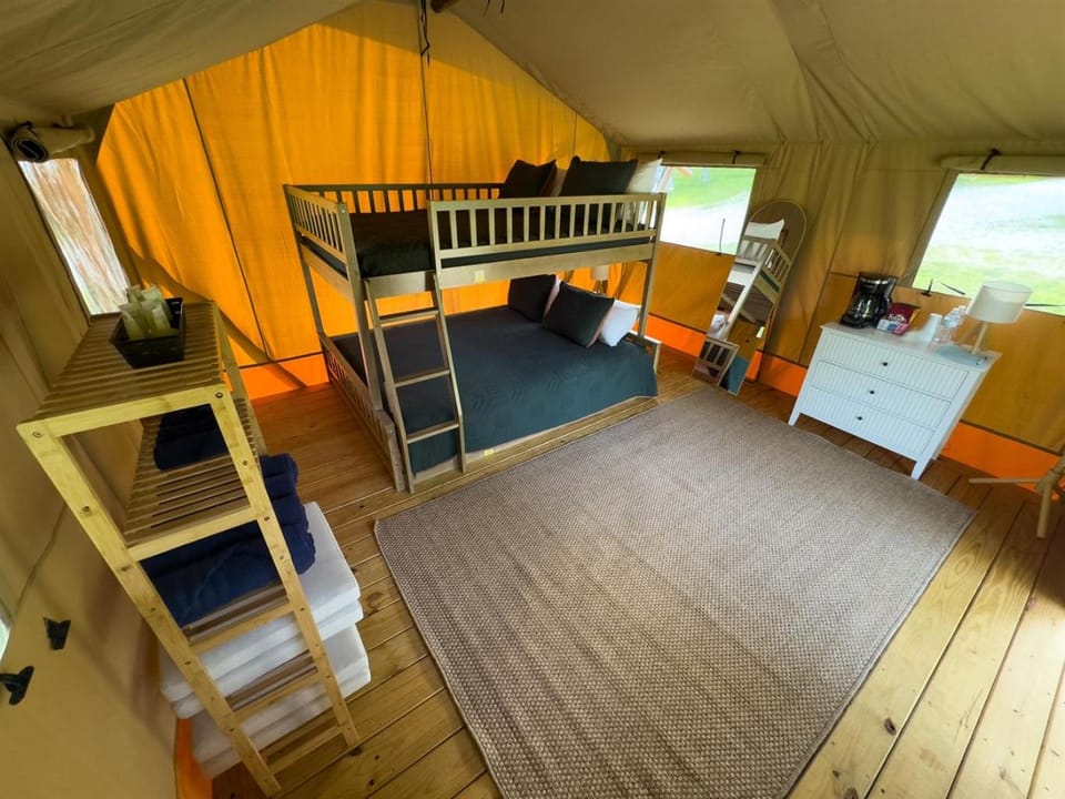 Your Peaceful and Cozy Lakeside Glamping Hideaway Luxury tent in Lake Livingston