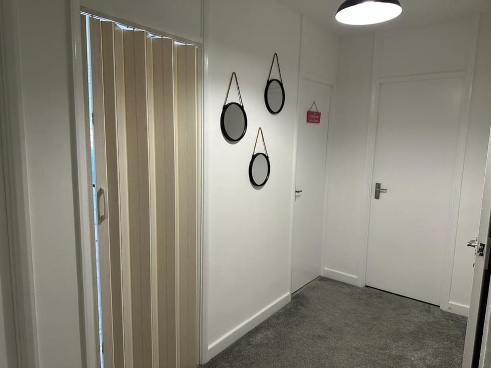 Stylish 2 Bedroom Flat Slough Apartment in Slough