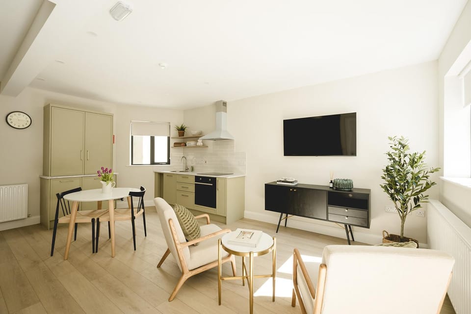 Kitchen or kitchenette, Living room, Seating area, Dining area