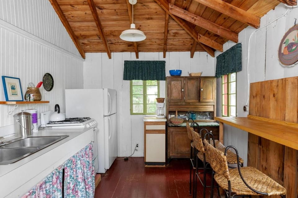 Lovely Four-Bedroom Cabin with Lake Access near Hanover, New Hampshire Cabin in Vermont