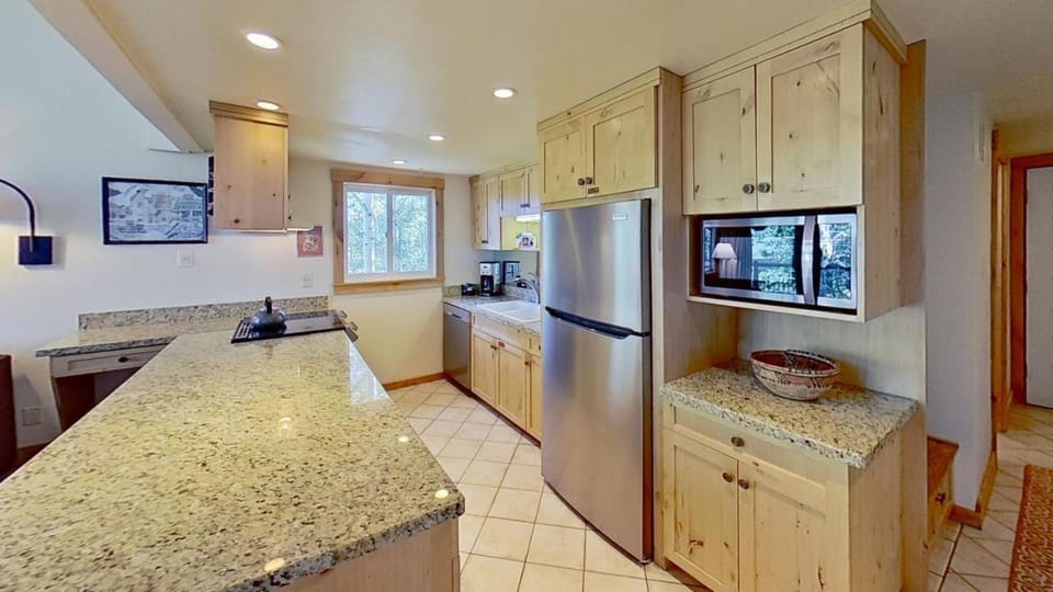 Crestwood 1216 Standard 1 Bedroom plus Loft House in Snowmass Village
