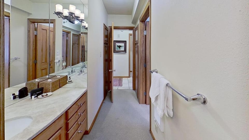 Crestwood 1217 Deluxe 3 Bedroom House in Snowmass Village
