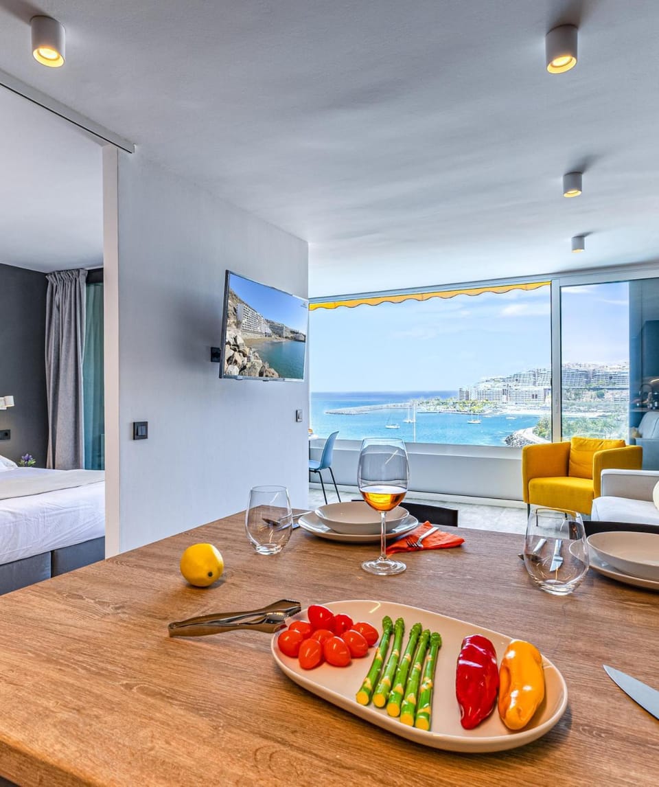 Kitchen or kitchenette, Sea view