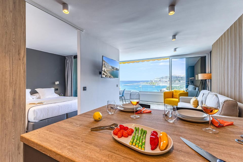Kitchen or kitchenette, Sea view