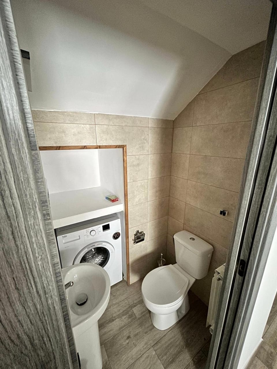 Toilet, washing machine