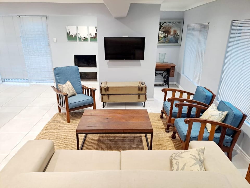 Mooiloop Self Catering Apartment in Cape Town