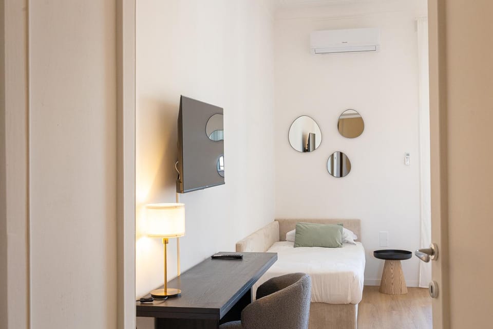 Bed, TV and multimedia, Bedroom, air conditioner