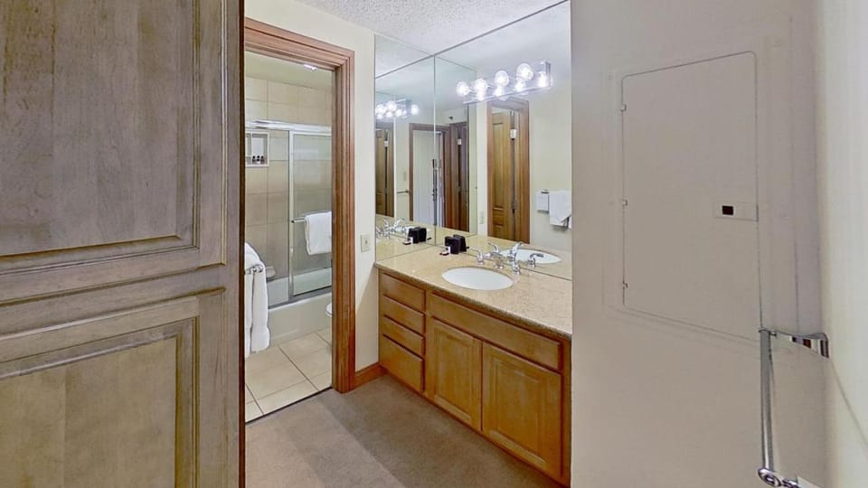 Crestwood 1304 Deluxe 1 Bedroom plus Loft House in Snowmass Village