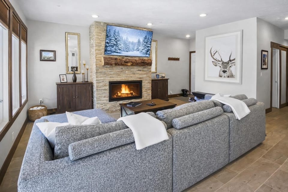 203 Chaparral Luxury at Deer Valley by SkyRun Park City Apartment in Park City