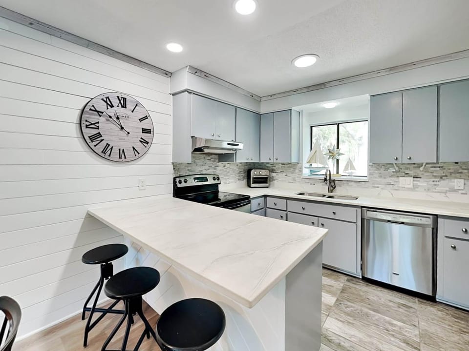 Kitchen or kitchenette, oven, stove, kitchen