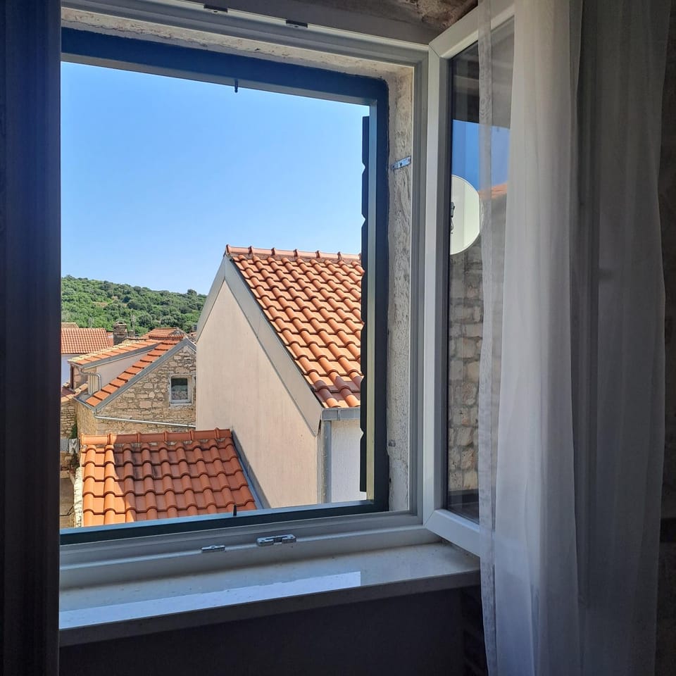 Ventula Apartment in Vis