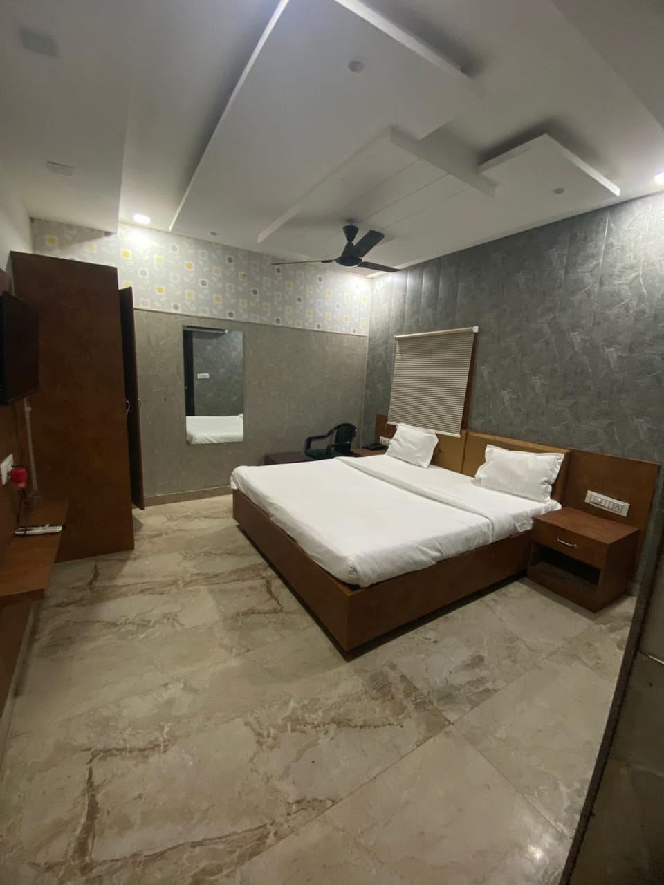 Bed, Bathroom, Photo of the whole room, Bedroom, towels