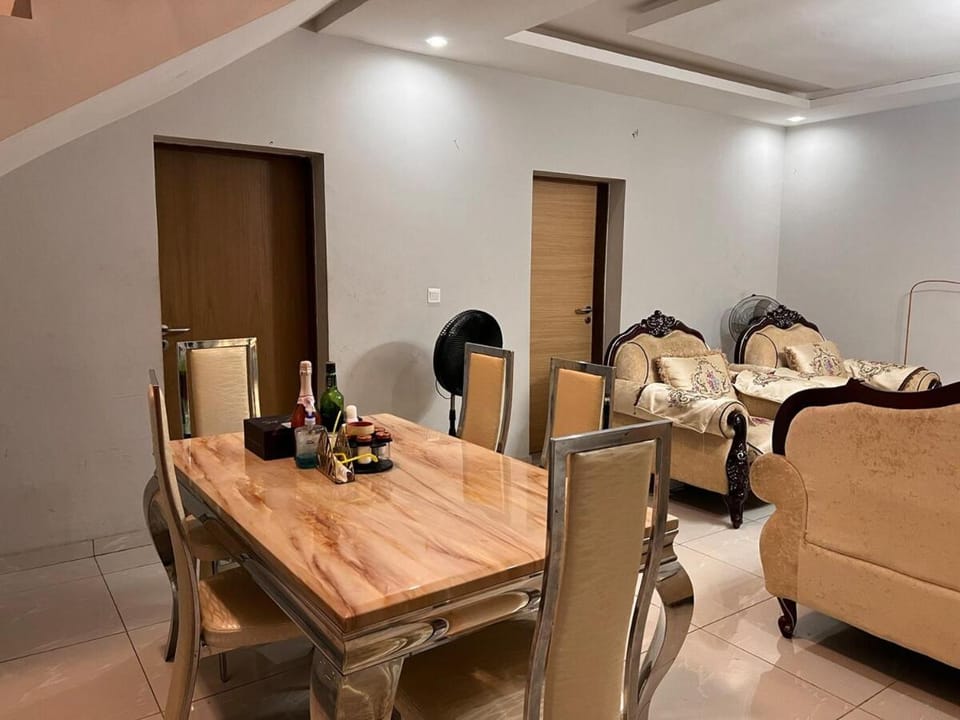 Luxury, Fully Serviced , 3BR Apt in Secure Estate, Lekki Apartment in Lagos, Nigeria
