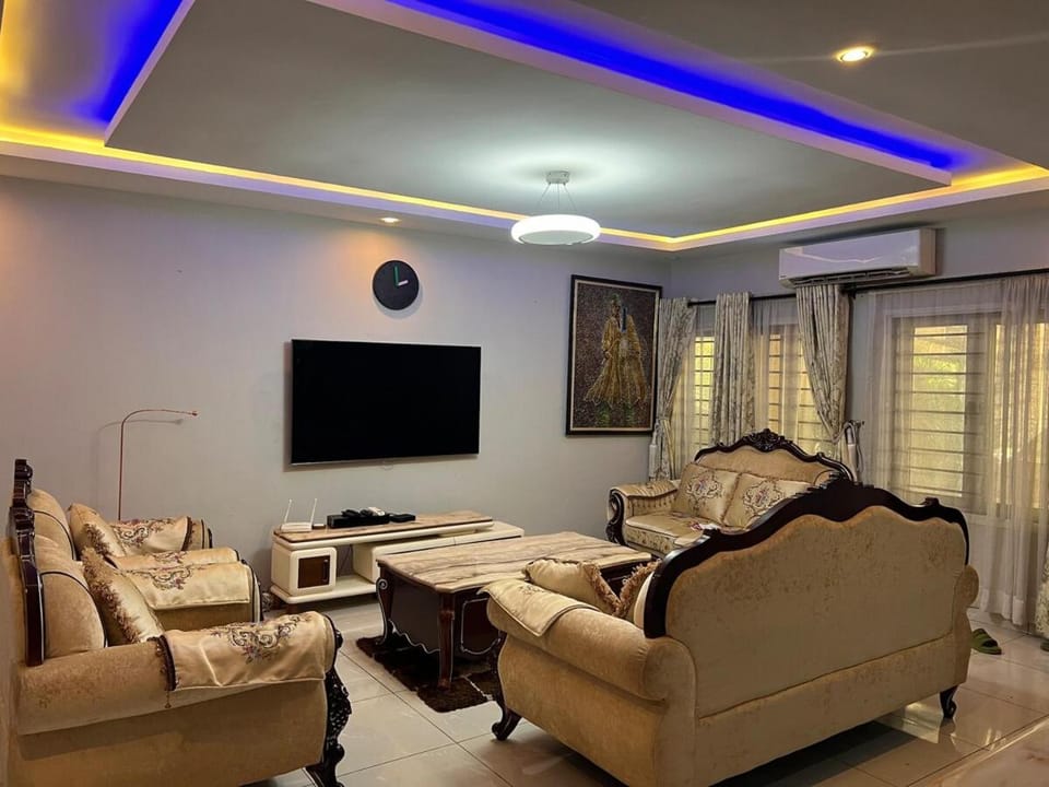 Luxury, Fully Serviced , 3BR Apt in Secure Estate, Lekki Apartment in Lagos, Nigeria