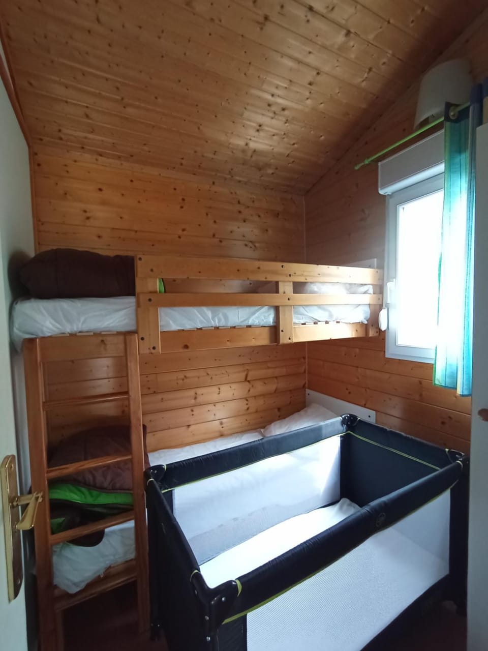 cot, bunk bed