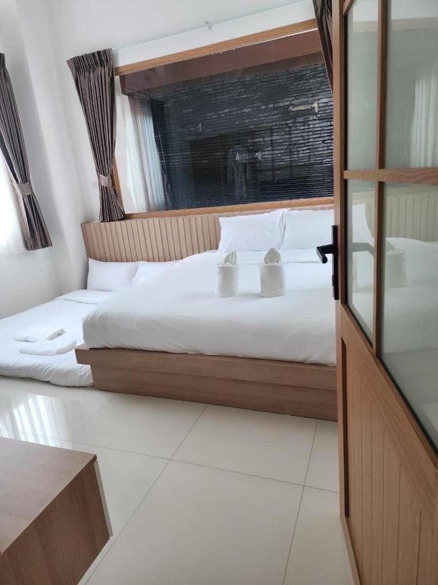 Japan Smile Resort Bed and Breakfast in Chon Buri Changwat