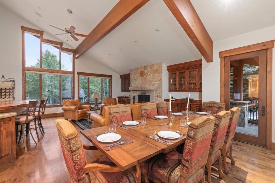 2430 Deer Valley Getaway! Private Hot Tub! Free Skier Shuttle and Two Utah Gold Ski Passes! by SkyRun Park City House in Park City