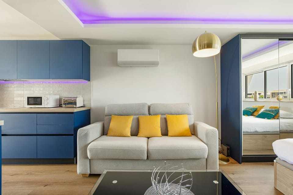 Kitchen or kitchenette, Living room