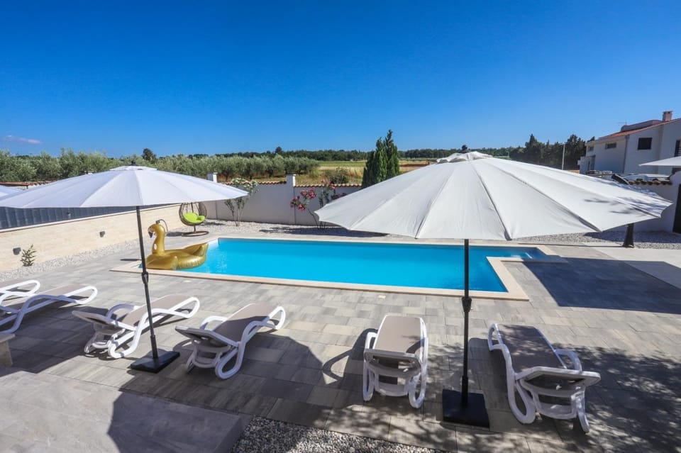 Swimming pool, sunbed