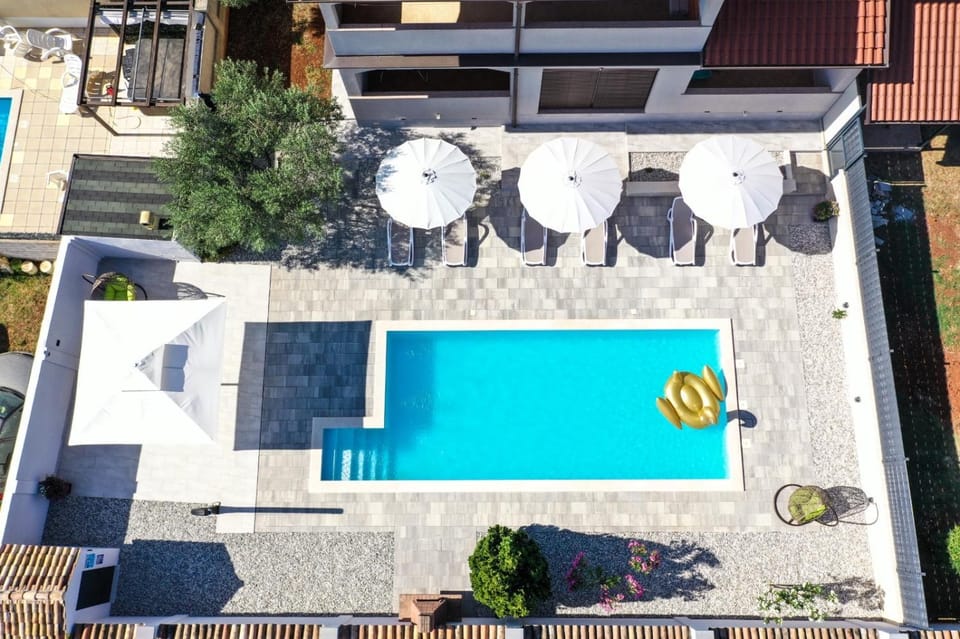 Pool view, Swimming pool