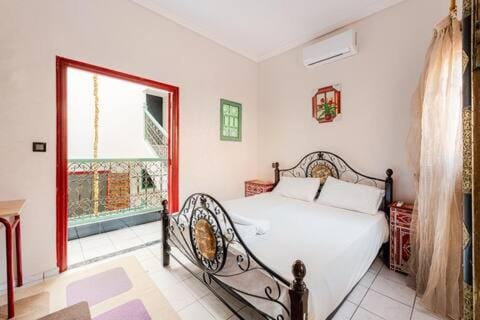 Bed, Bedroom, air conditioner