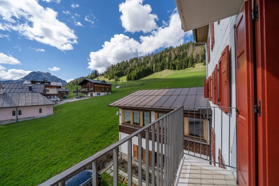 Balcony/Terrace, Mountain view