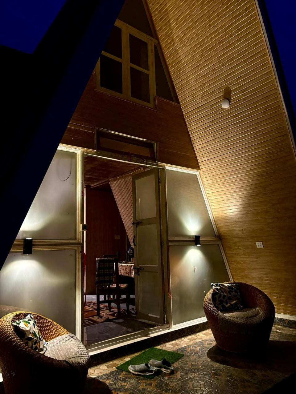 Night, Seating area