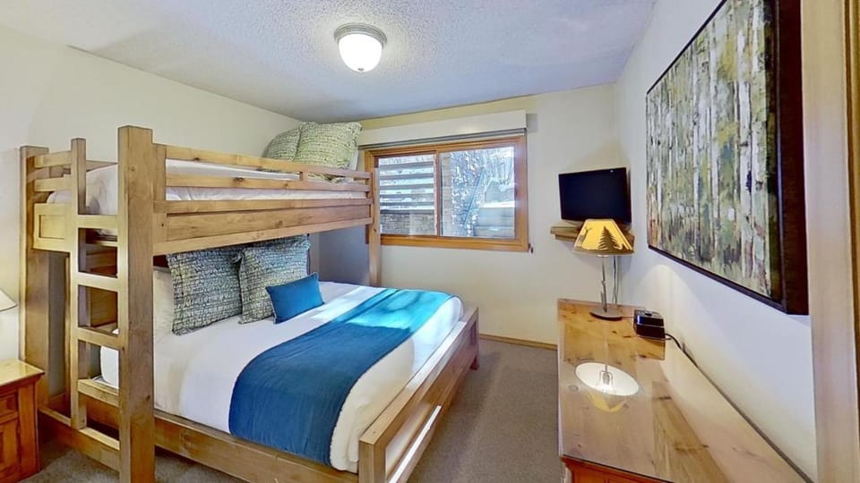 Crestwood 2102 Deluxe 2 Bedroom House in Snowmass Village