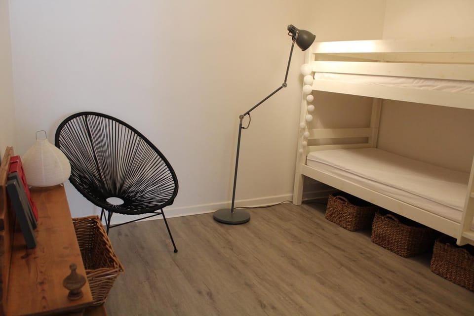 Bedroom, bunk bed