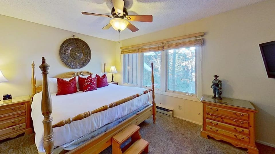 Crestwood 2107 Standard 2 Bedroom House in Snowmass Village