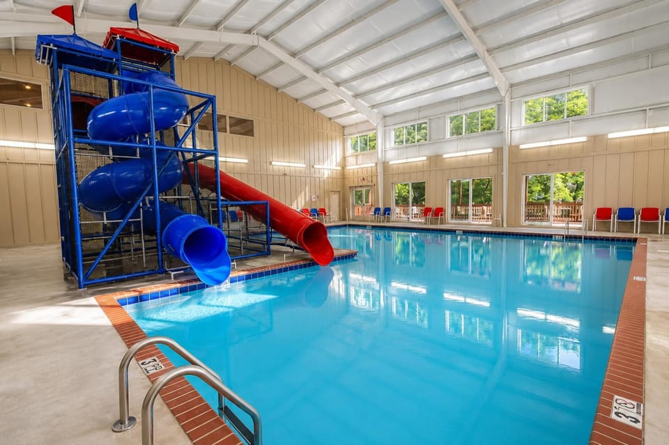 Big Bear Retreat, free tickets, no catch! Chalet in Pigeon Forge
