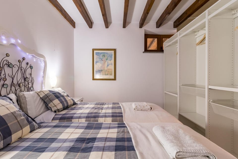 Property building, Living room, Bedroom