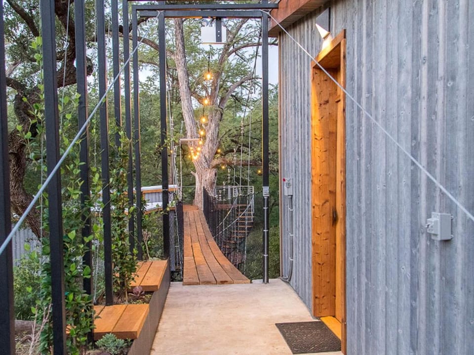 Romantic Tree House Rental with Soaking Tub near Austin in Spicewood, Texas House in Lake Travis
