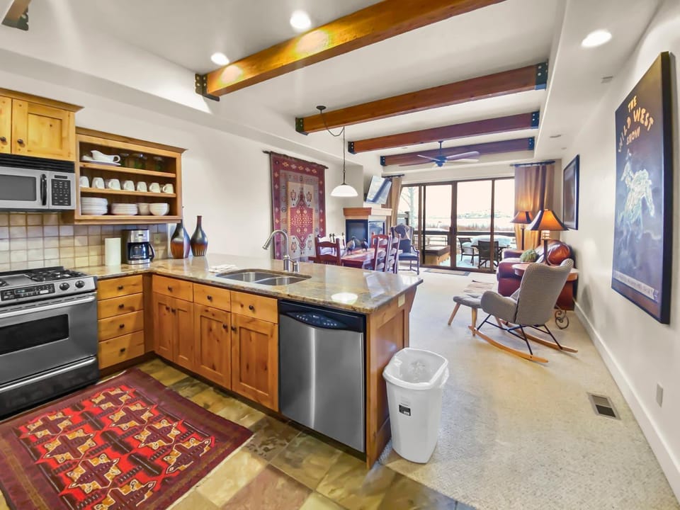 36 Sweet Newpark Townhome on the Creek by SkyRun Park City House in Snyderville