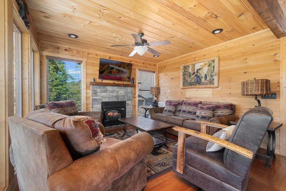 Cabin FREE Resort Amenities Pigeon Forge Cabin in Pigeon Forge