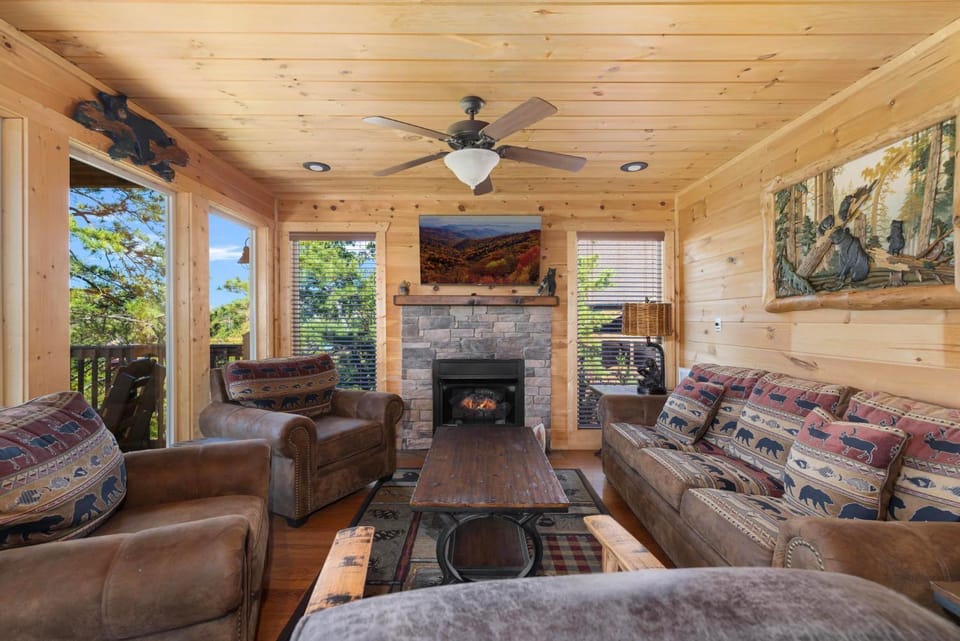Cabin FREE Resort Amenities Pigeon Forge Cabin in Pigeon Forge