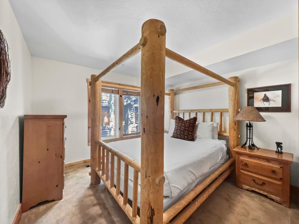 402 Chaparral Timber Escape! Relaxing Deer Valley Condo with Hot Tub! Close to Skiing Hiking! by SkyRun Park City Apartment in Park City